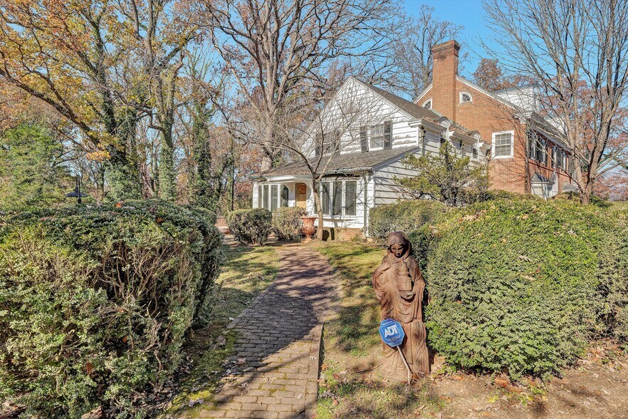 More Photos Of 934 Commander Dr, Roanoke Specialty For Sale