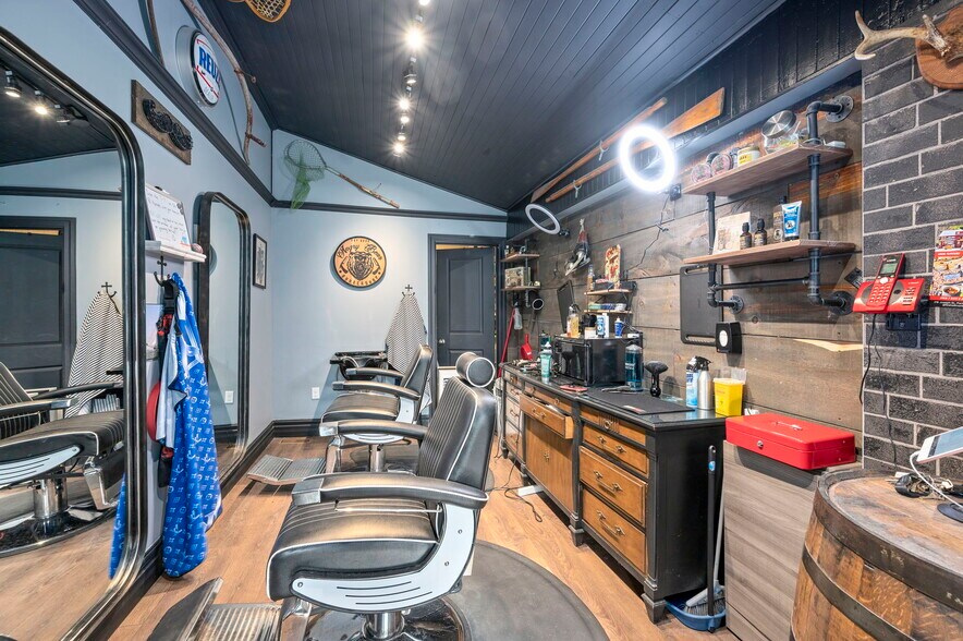 More Photos Of 227 Colborne St, Port Stanle Office For Sale