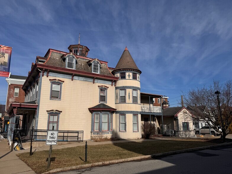 More Photos Of 705 Main St, Slatington Bank For Lease