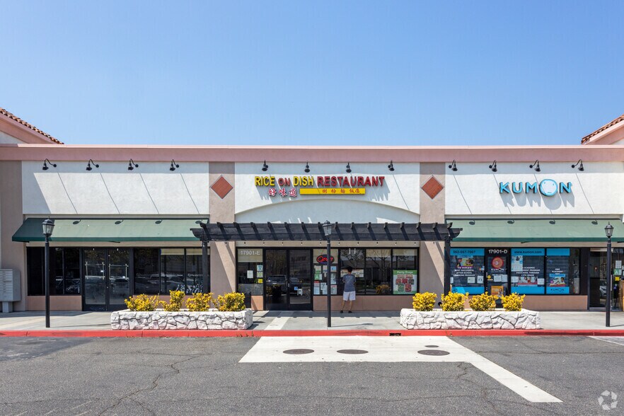 More Photos Of 17901 Pioneer Blvd, Artesia Restaurant For Lease