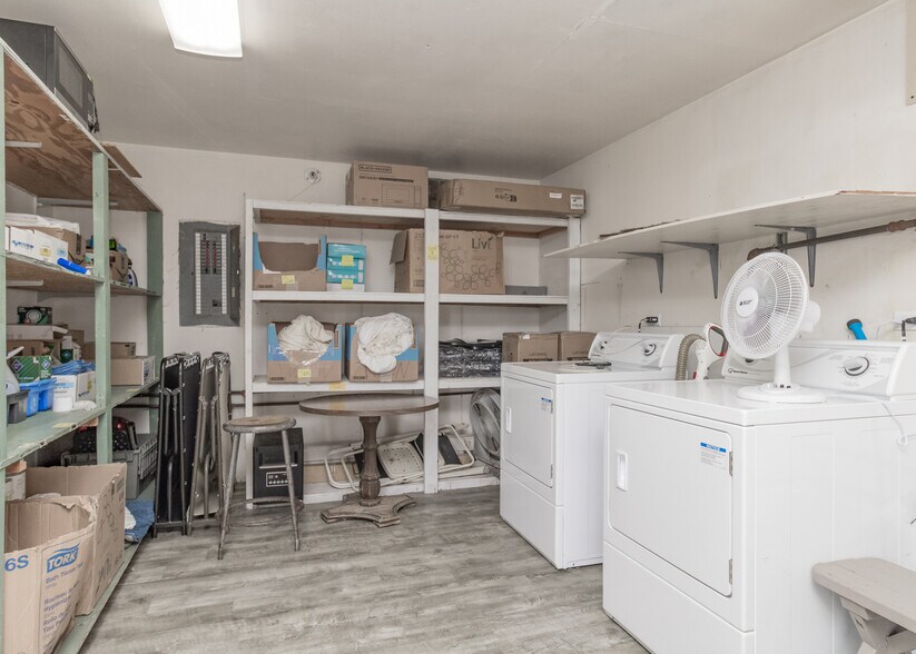 More Photos Of 444 Front St, Sekiu Hotel For Sale