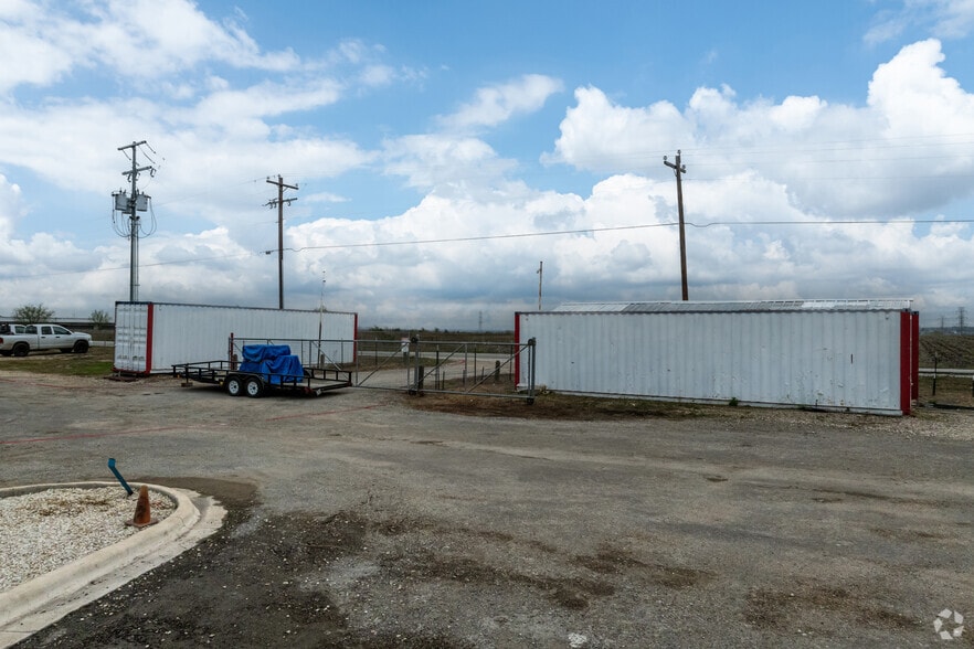 More Photos Of 10777 Highway 183 S, Austin Warehouse For Sale