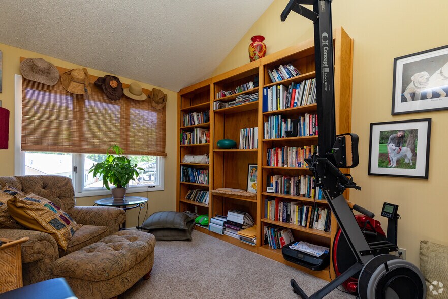 More Photos Of 719 New Hope Church Rd, Chapel Hill Veterinarian Kennel For Sale