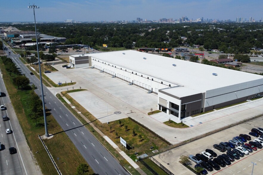 More Photos Of 5415 South Loop E, Houston Distribution For Lease