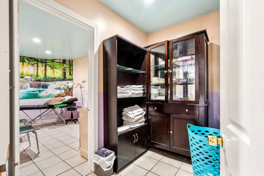 More Photos Of 57 River St, Haverhill Storefront For Sale