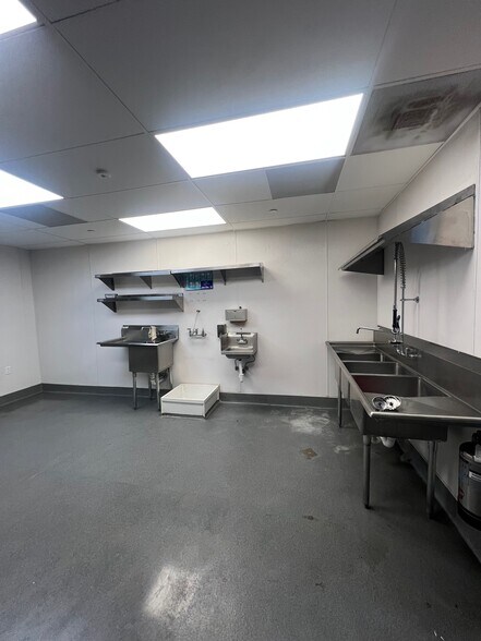 More Photos Of 219 Ave I, Redondo Beach Storefront For Lease