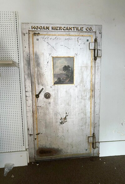 More Photos Of 104 E Graham Ave, Pryor General Retail For Sale