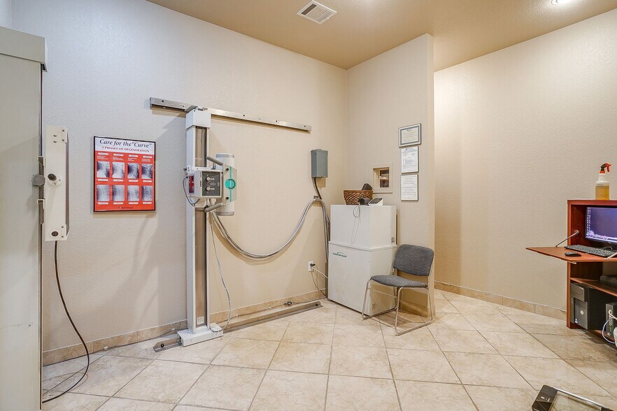 More Photos Of 1318 John Jones Dr, Burleson Office For Sale