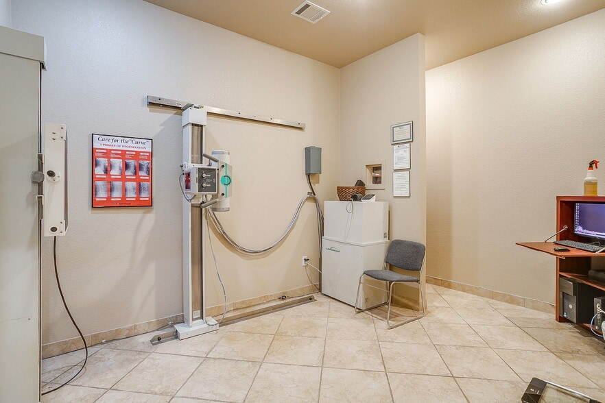 More Photos Of 1318 John Jones Dr, Burleson Office For Sale