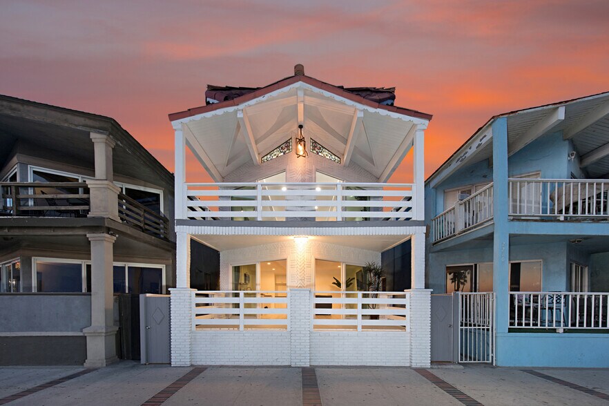 More Photos Of 2212 W Oceanfront, Newport Beach Multifamily For Sale