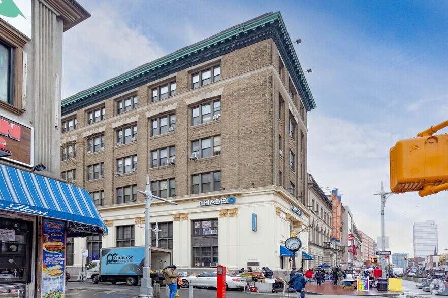 More Photos Of 161-10 Jamaica Ave, Jamaica Office For Lease