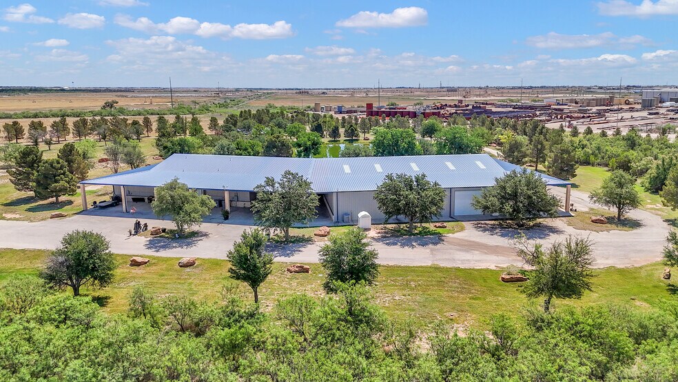 More Photos Of 2828 Interstate 20, Midland Flex For Sale