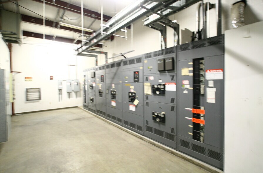 More Photos Of 260 Bennett Dr, Pulaski Warehouse For Lease