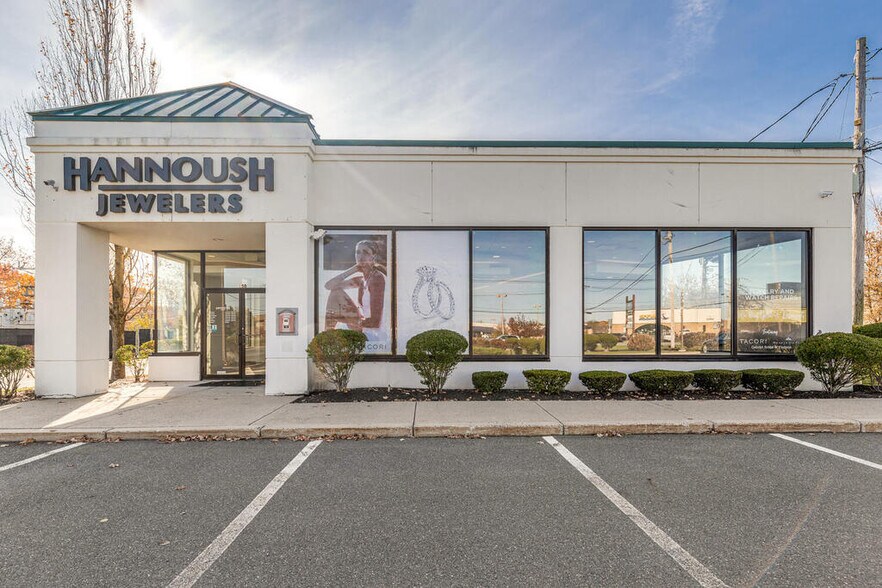 More Photos Of 150 Andover St, Danvers Freestanding For Lease