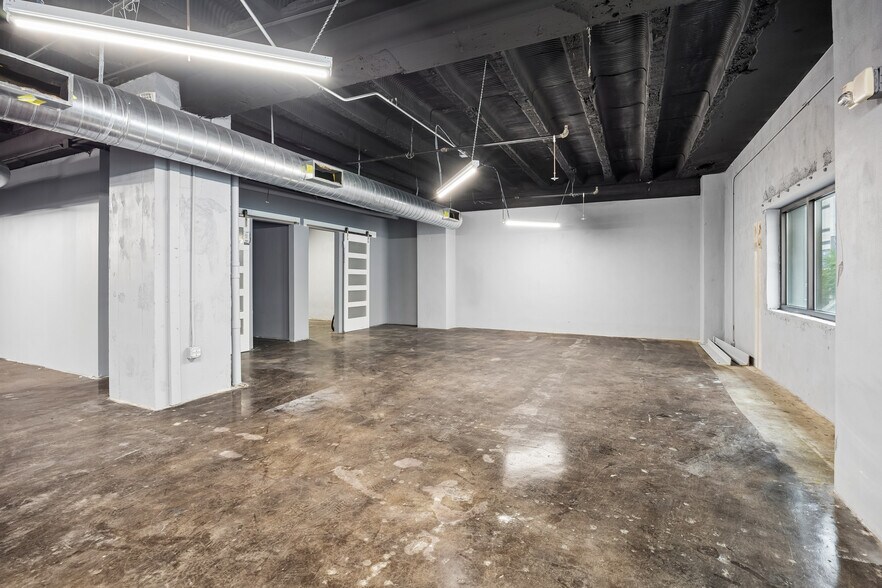More Photos Of 917 Main St, Houston Apartments For Sale