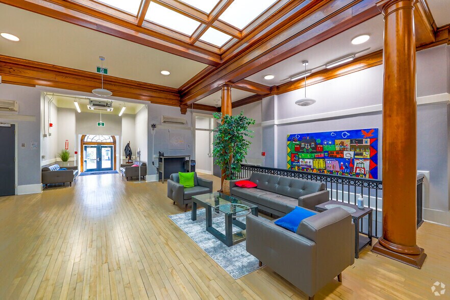 More Photos Of 300 King St S, Whitby Office For Sale