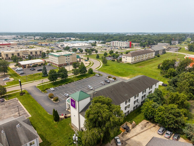 More Photos Of 220 Caravan Dr, Elkhart Hotel For Sale