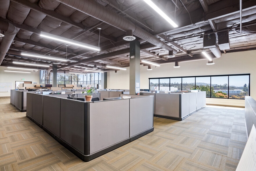 More Photos Of 970 Park Center Dr, Vista Manufacturing For Lease