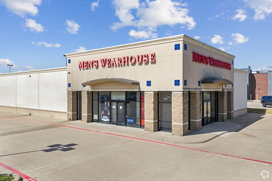 More Photos Of 1309-1323 W Pipeline Rd, Hurst General Retail For Sale