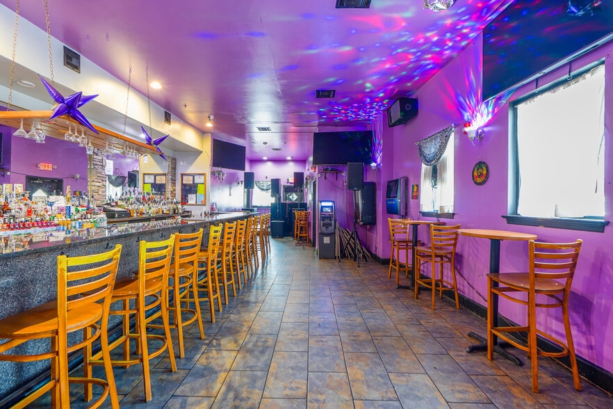 More Photos Of 615 Orange St, Newark Freestanding For Sale