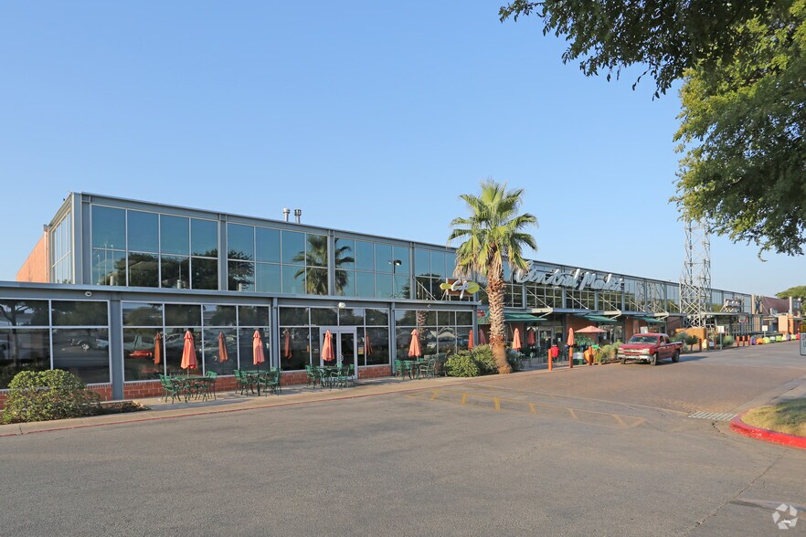 More Photos Of 4477 S Lamar Blvd, Austin Unknown For Lease