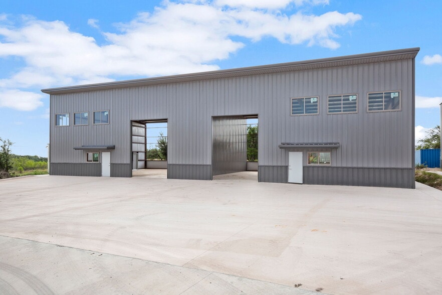 More Photos Of 10020 Darden Hill Rd, Austin Light Distribution For Lease