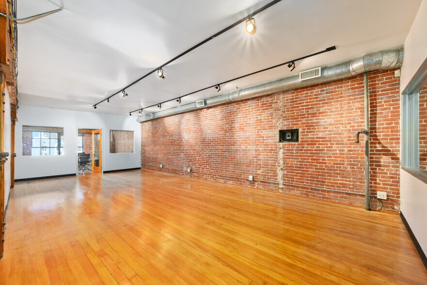 More Photos Of 6161 Santa Monica Blvd, Los Angeles Loft Creative Space For Lease