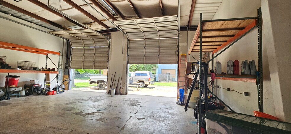 More Photos Of 130 Grand Ave, Bacliff Warehouse For Sale