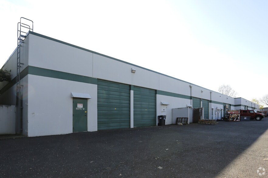 More Photos Of 9325-9425 SW Commerce Cir, Wilsonville Light Manufacturing For Lease