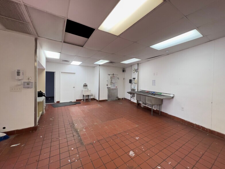 More Photos Of 3400 NE 2nd Ave, Miami Restaurant For Sale