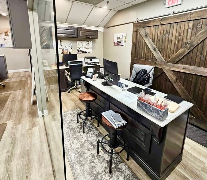 More Photos Of 254 N Broadway, Salem Storefront Retail Office For Sale