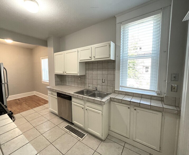 More Photos Of 146 N Logan St, Denver Specialty For Sale