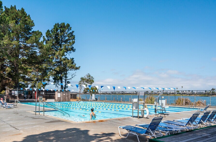 More Photos Of 200 Packet Landing Rd, Alameda Health Club For Sale