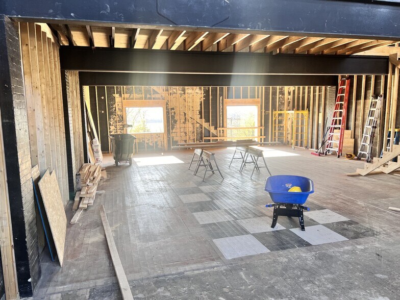 More Photos Of 114 Public Sq, Clarksville Storefront For Lease