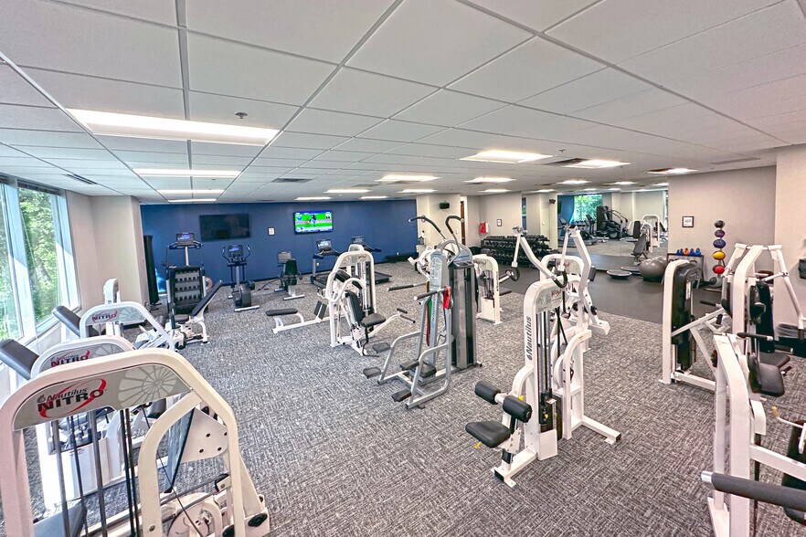 More Photos Of 10050 Crosstown Cir, Eden Prairie Office For Lease