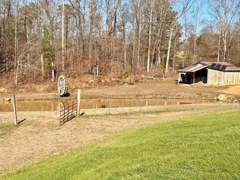 More Photos Of 347 Rymer Rd, Chatsworth Warehouse For Lease