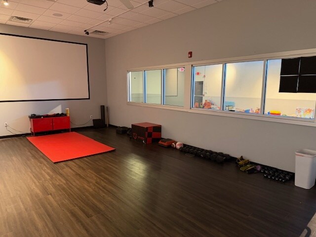 More Photos Of 68120 Tinmar Dr, Saint Clairsville Health Club For Lease