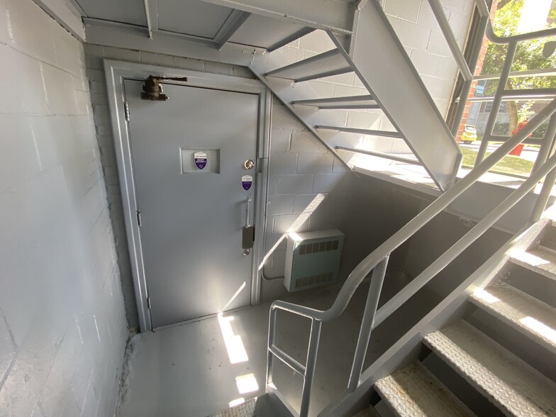 More Photos Of 2424 Rue Des Carrières, Montréal Light Manufacturing For Lease