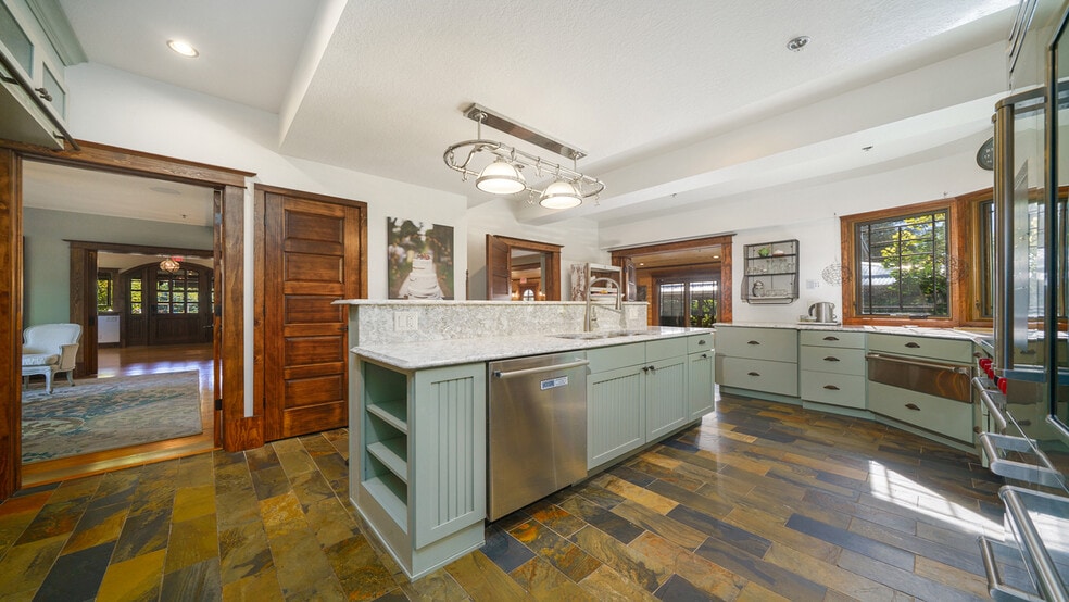 More Photos Of 409 N State St, Franklin Grove Hotel For Sale