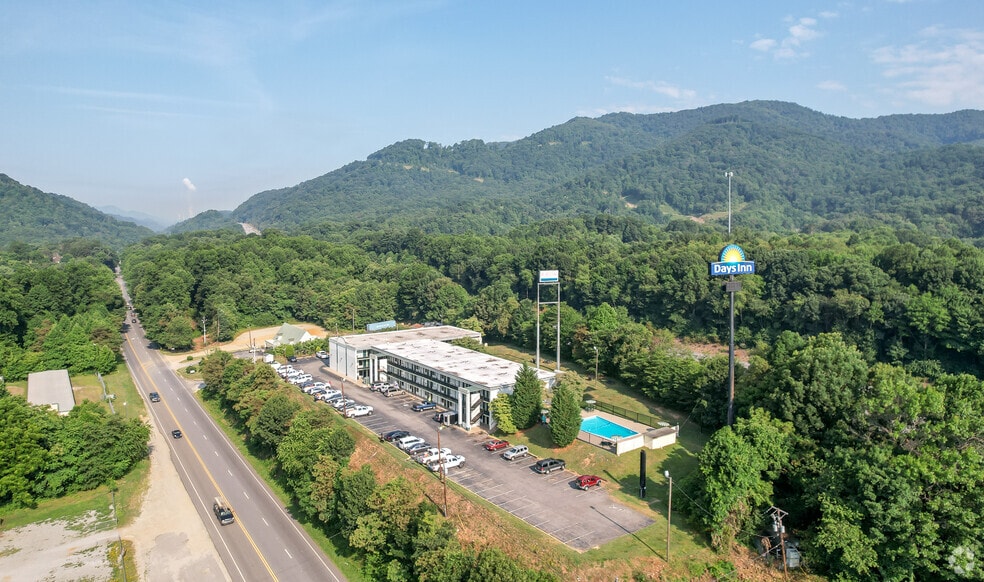 More Photos Of 2551 Smokey Park Hwy, Candler Hotel For Sale