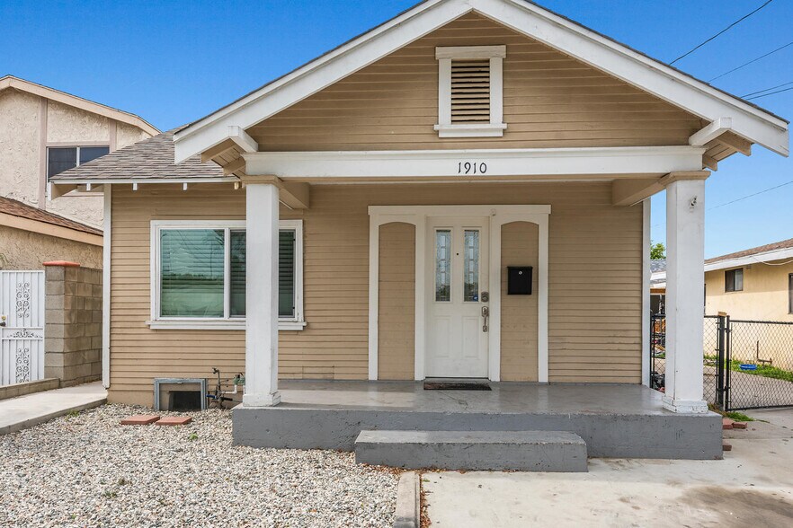 Primary Photo Of 1910 W Lincoln St, Long Beach Multifamily For Sale