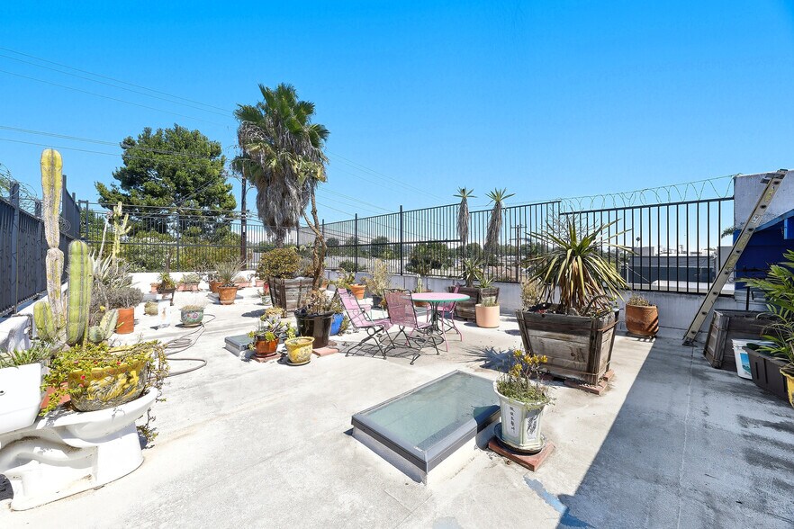 More Photos Of 1696 Centinela Ave, Inglewood Storefront Retail Residential For Sale