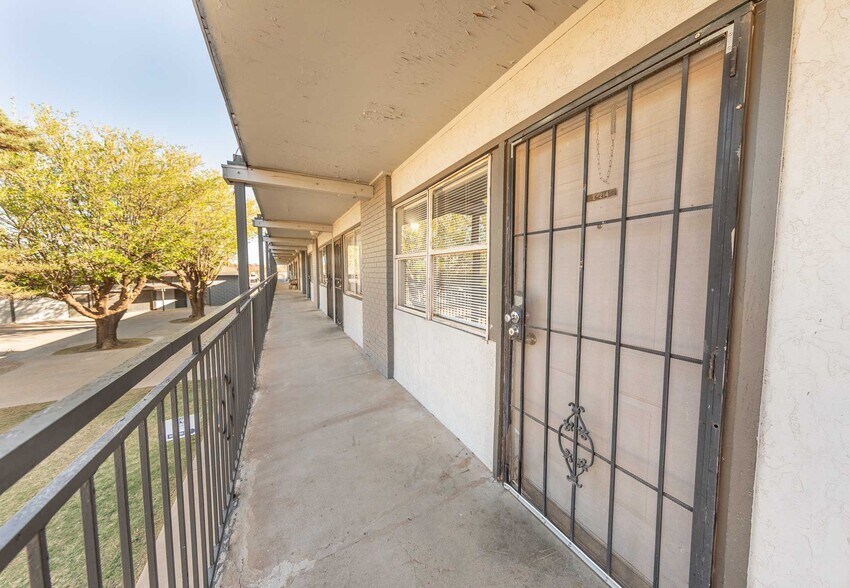 More Photos Of 102 Waco Ave, Lubbock Apartments For Sale