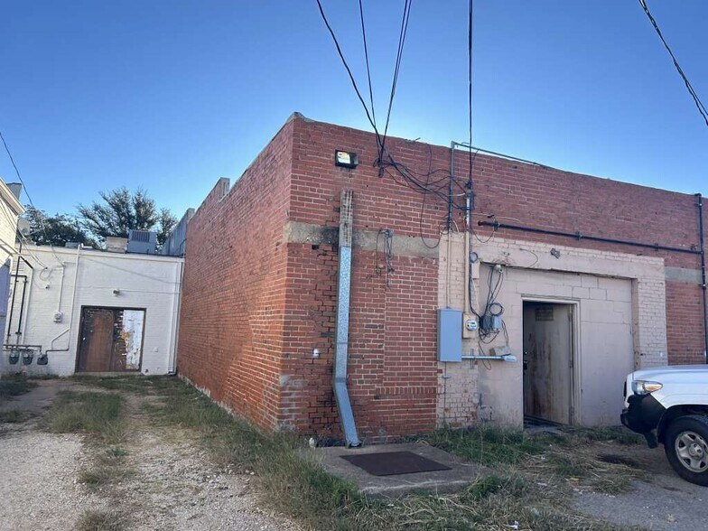 More Photos Of 334 Chestnut St, Abilene Office For Sale