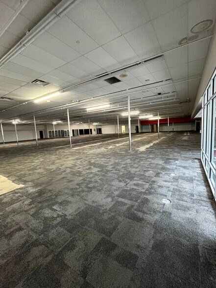 More Photos Of 9220 W Greenfield Ave, Milwaukee Drugstore For Lease