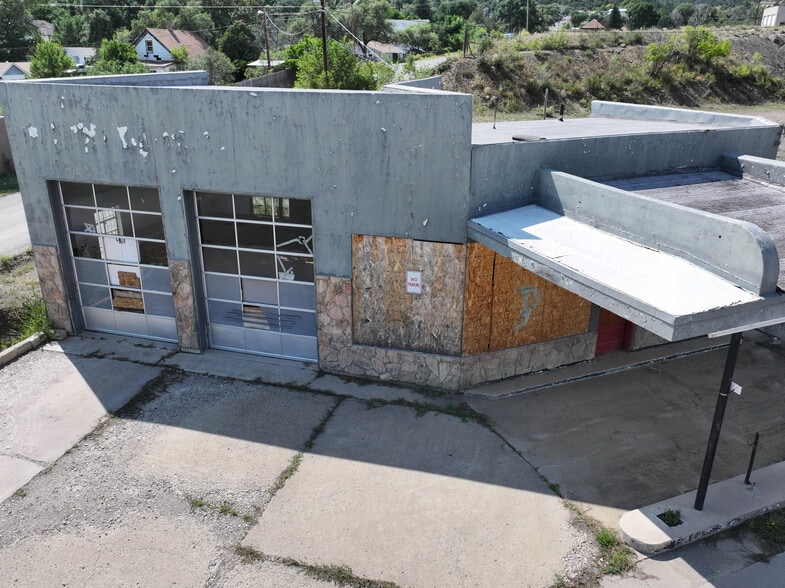 Primary Photo Of 200 Canyon Dr, Raton Flex For Sale