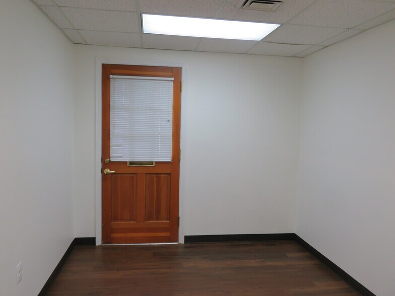 More Photos Of 3231-3233 Superior Ln, Bowie Medical For Lease
