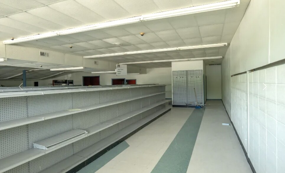 More Photos Of 1919 S Oates St, Dothan Freestanding For Sale