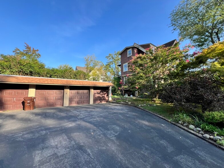 More Photos Of 29 W Stratford Ave, Lansdowne Apartments For Sale