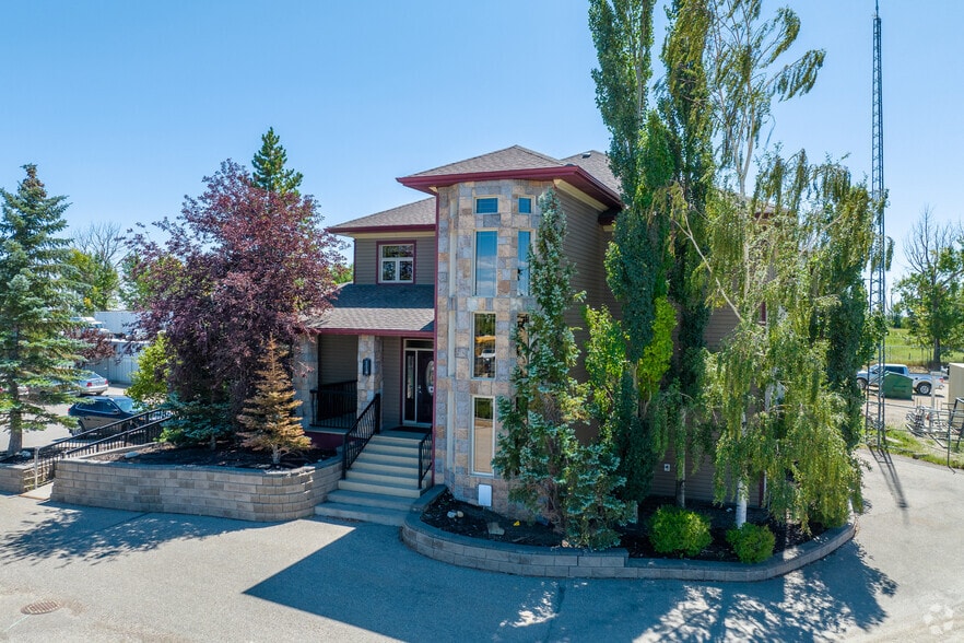 More Photos Of 118 Canal Gdns, Strathmore Light Distribution For Sale